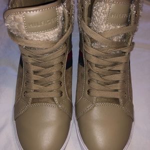 Tommy Hilfiger Women's Shoes Size 9